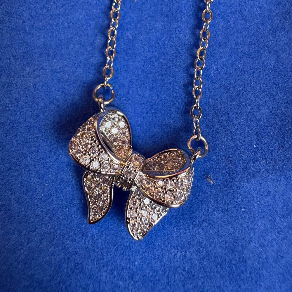 🎀Silver Crystal Bow Pendant🎀
